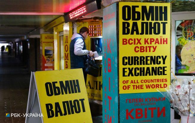 Що буде з курсом долара та цінами в Україні: фінансові аналітики покращили прогнози